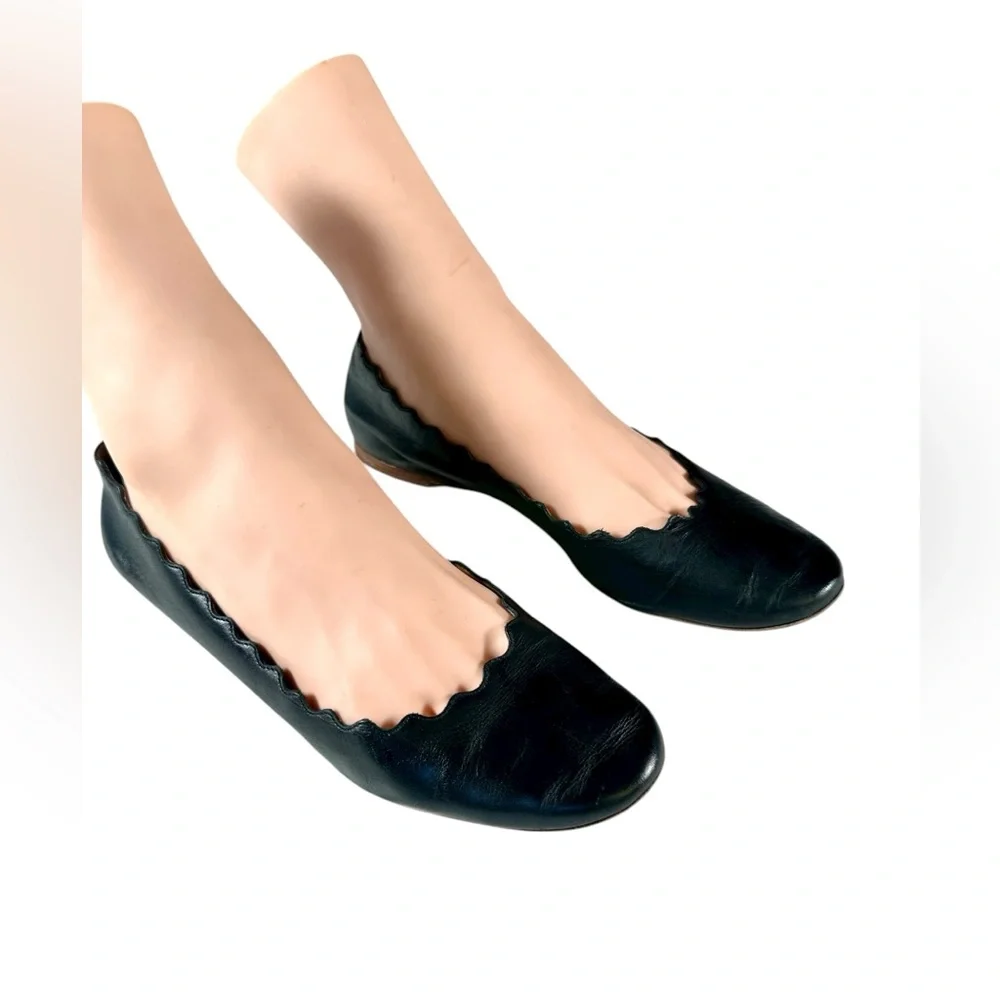 Chloe LAUREN Leather Scalloped Ballet Flats. Made in Italy US 7.5 - Picture 2 of 14